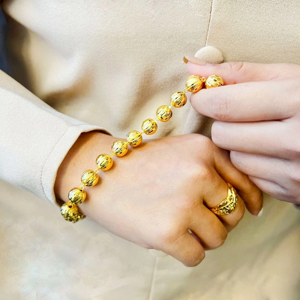 GOLD: THE UNDERRATED ELEGANCE IN A PLATINUM WORLD